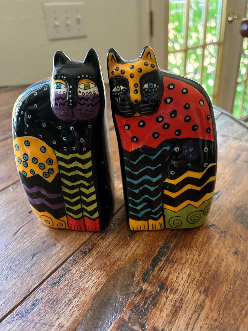 Salt & Pepper shakers Ceramic Cat Figurine Pair